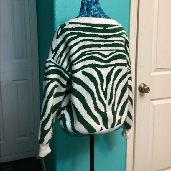 💥PRICE DROP💥 Joey Sweater - Picture 7 of 10